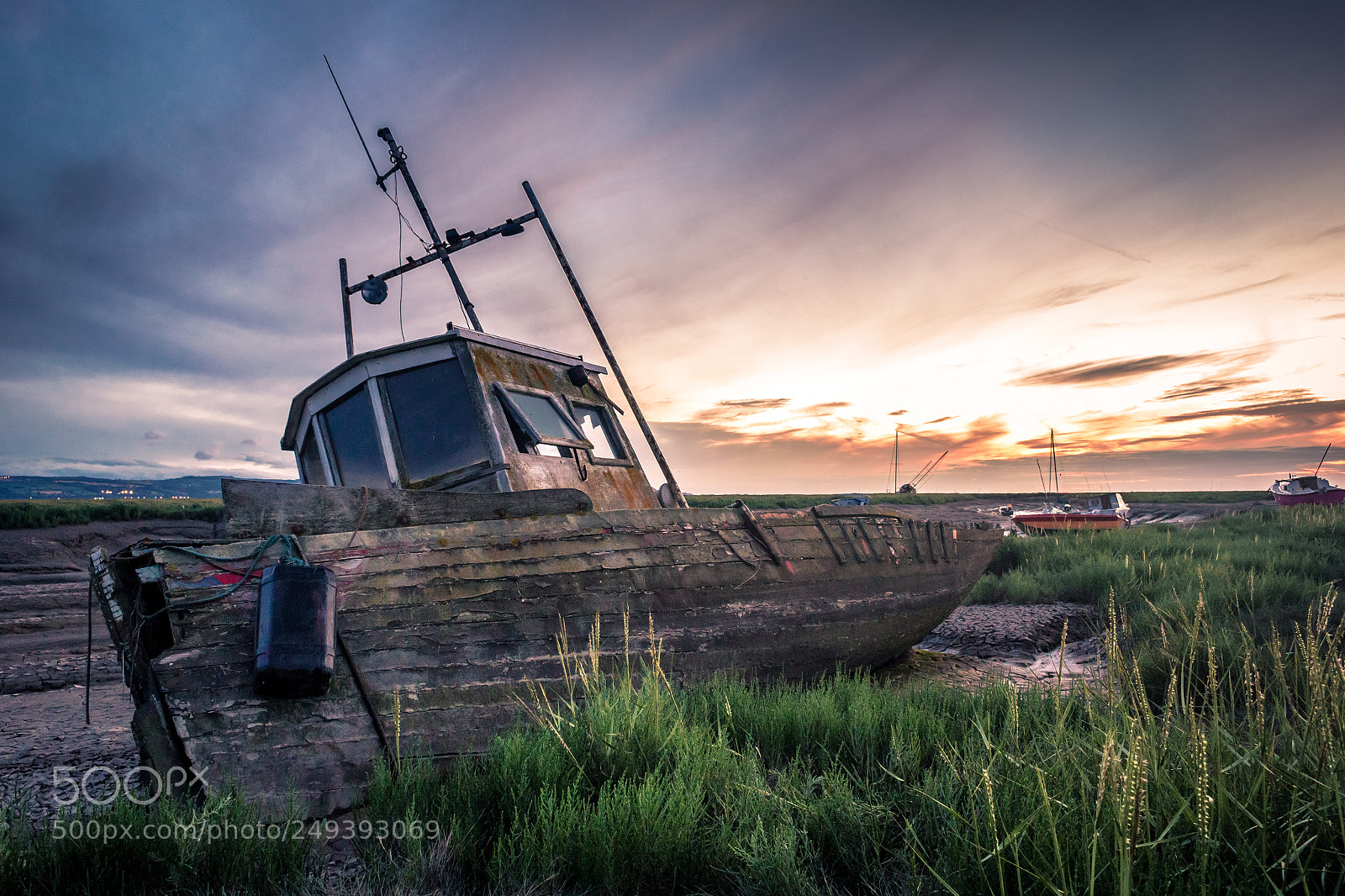 Canon EOS 100D (EOS Rebel SL1 / EOS Kiss X7) sample photo. An abandoned boat from photography
