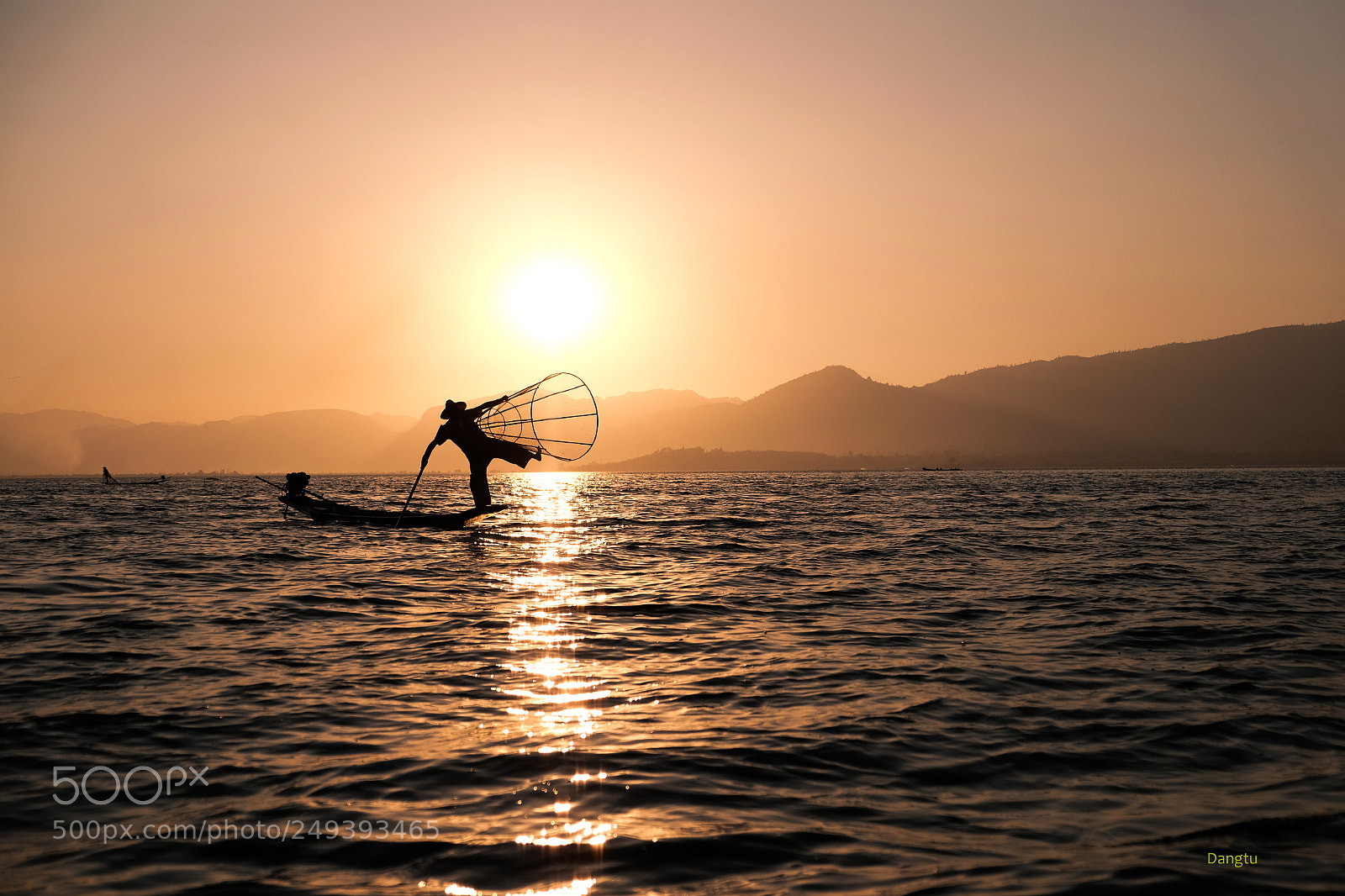 Fujifilm X-T1 sample photo. Fisherman on inle lake photography