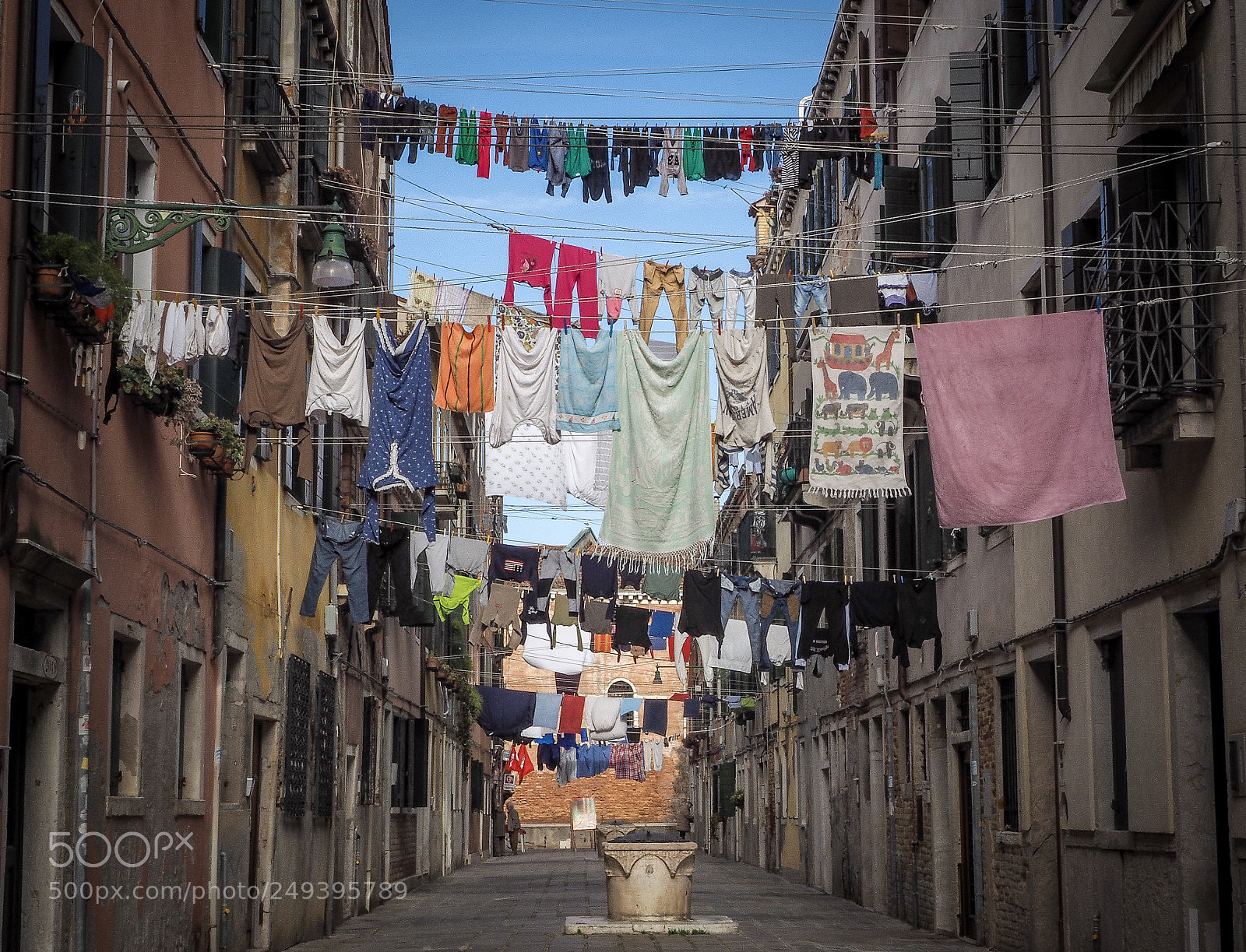 Olympus OM-D E-M10 sample photo. Laundry day. venezia, italia photography