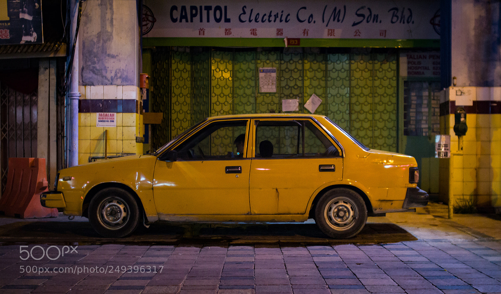 Canon EOS 60D sample photo. Yellow car photography
