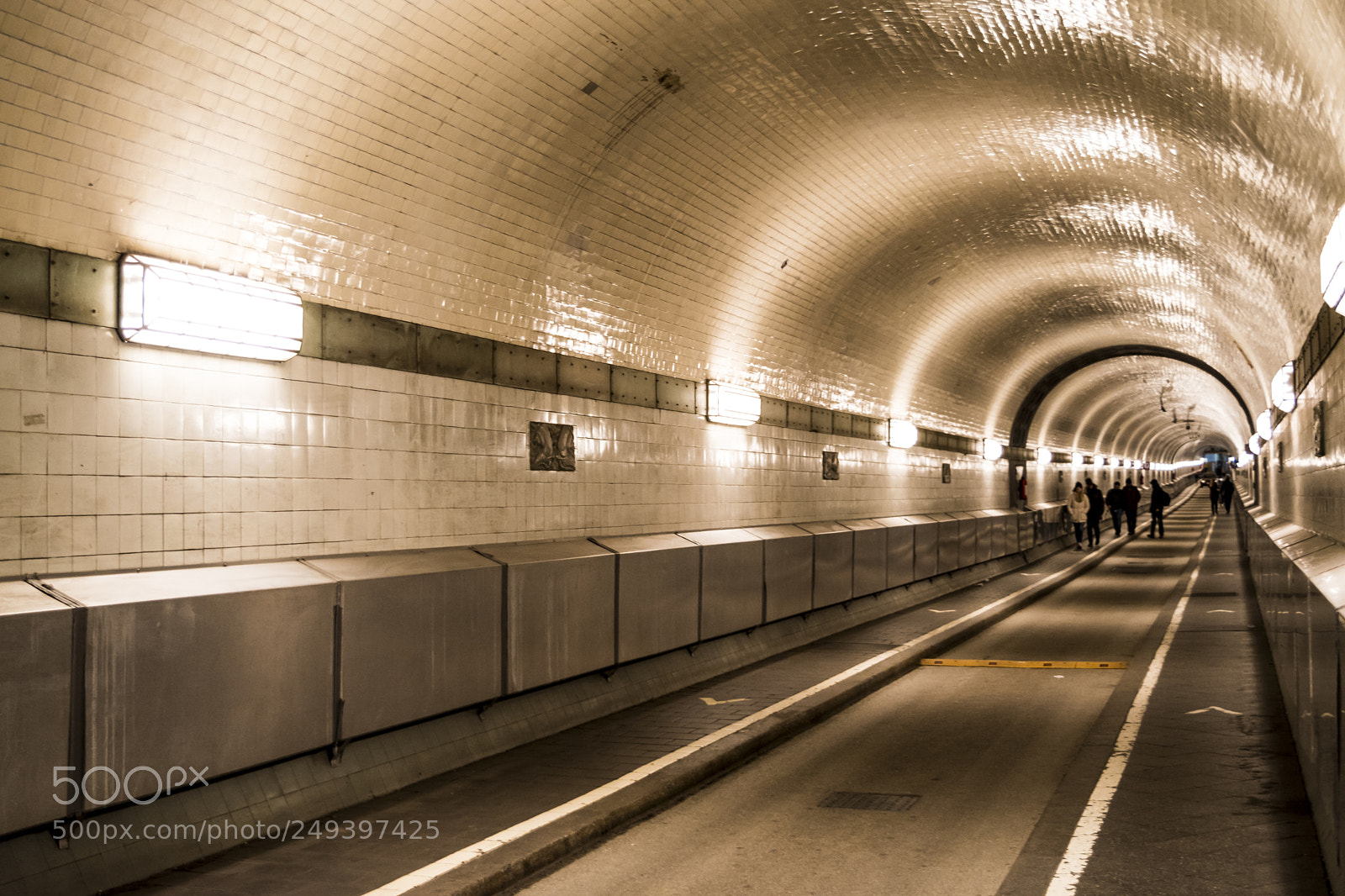 Nikon D5500 sample photo. St. pauli elbtunnel photography