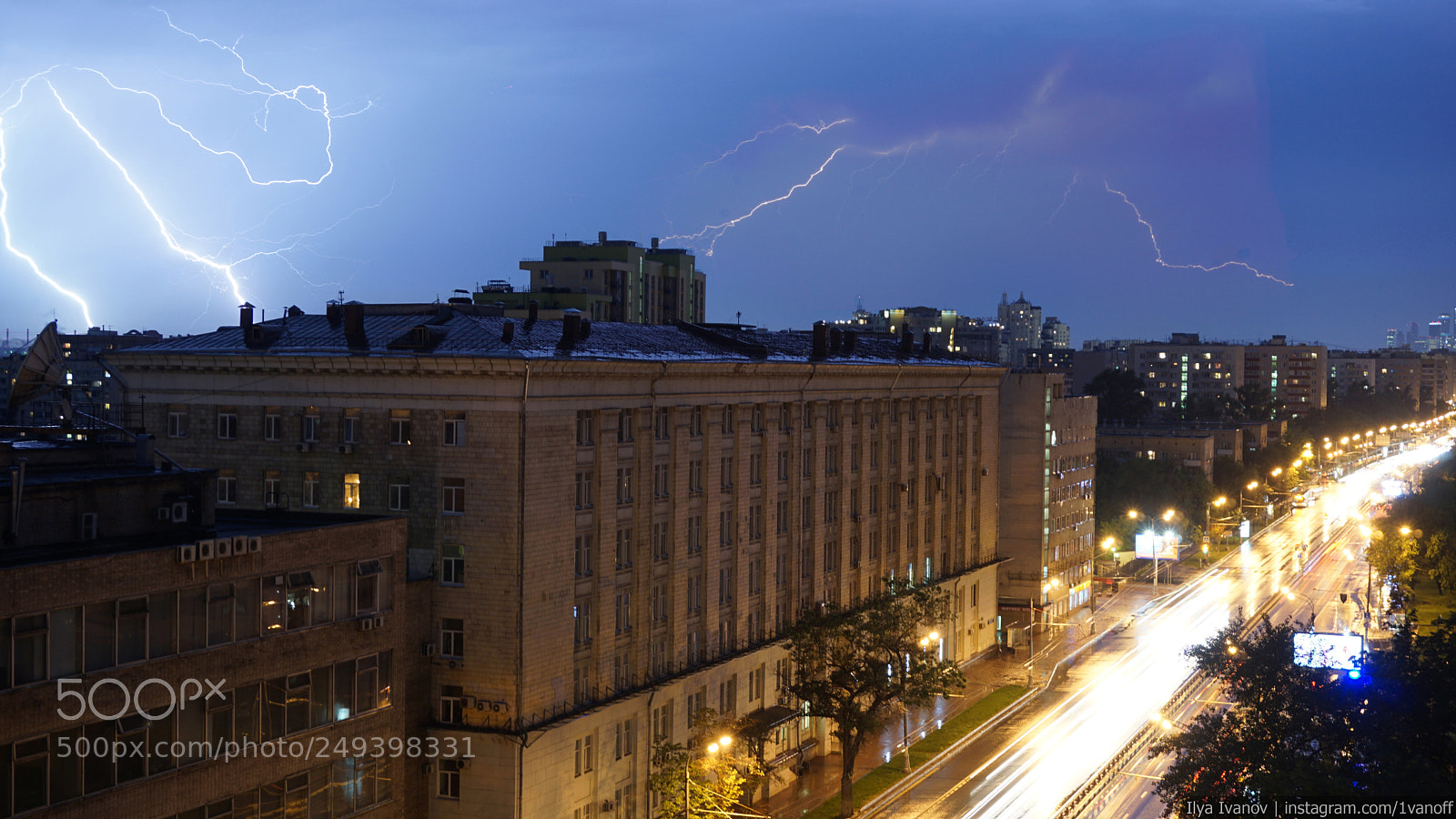 Sony a5100 sample photo. Moscow storm photography
