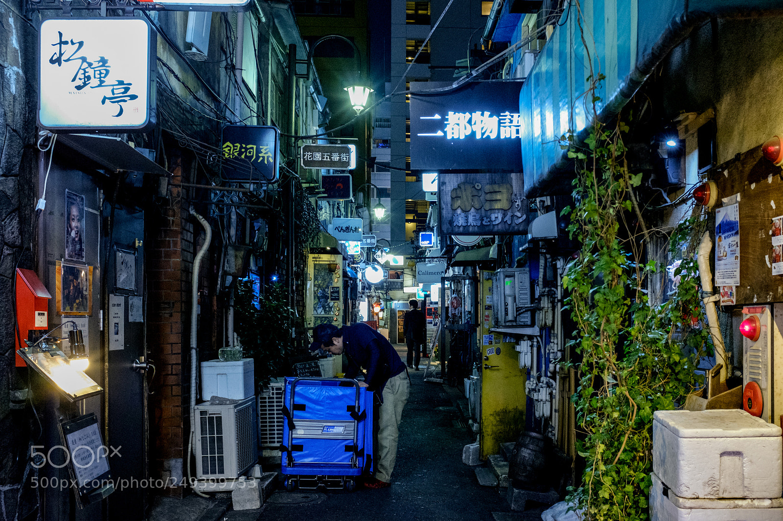 Fujifilm X100F sample photo. His task photography