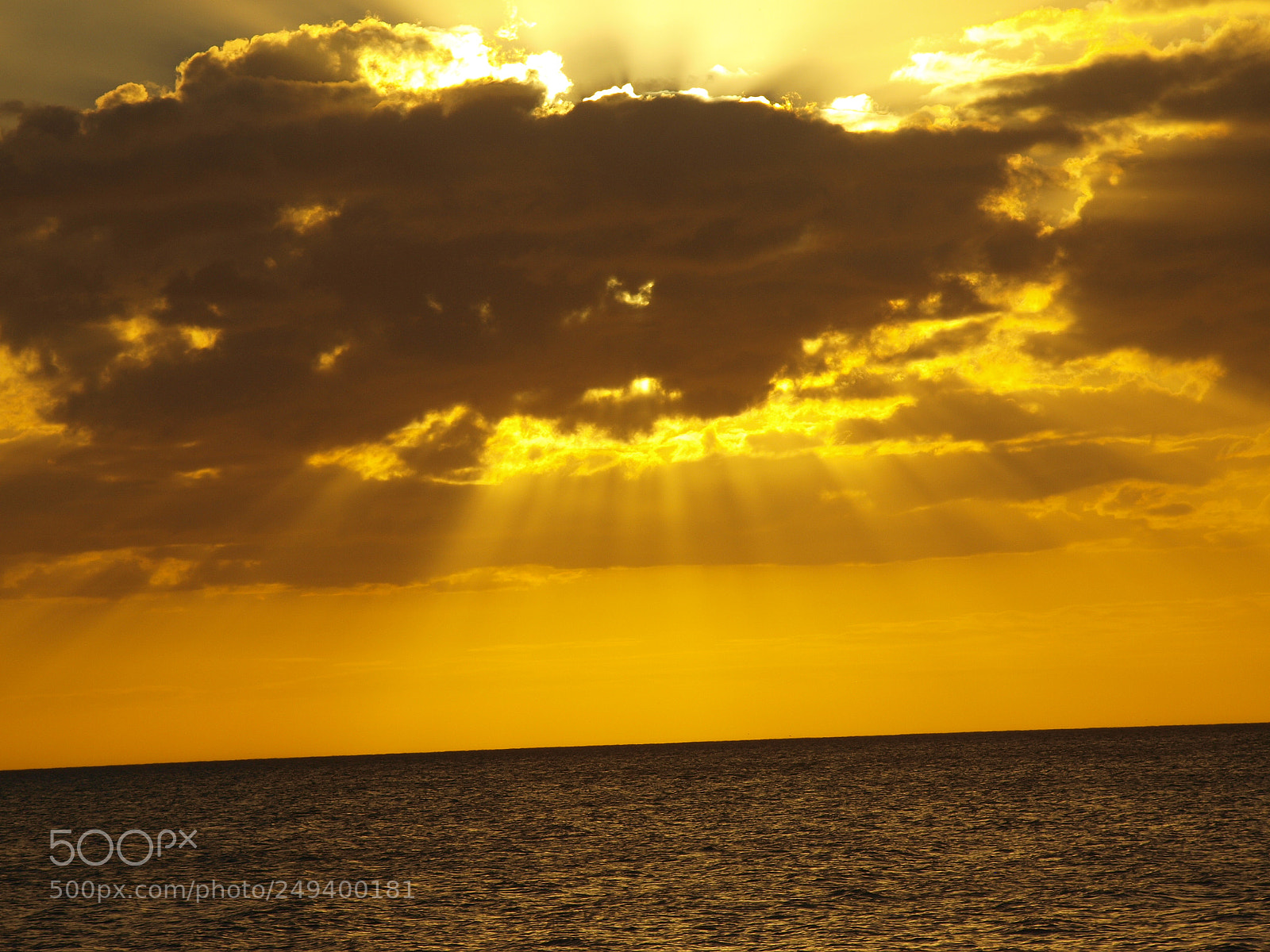 Olympus E-420 (EVOLT E-420) sample photo. Sunset through the clouds photography