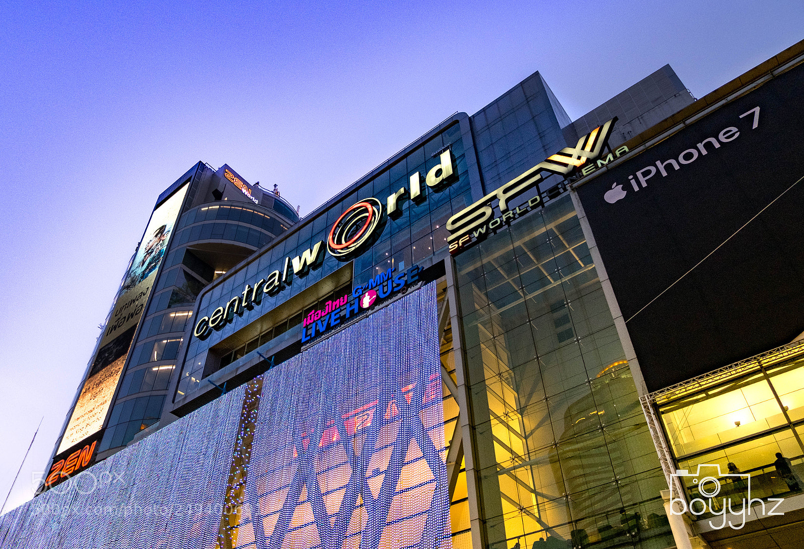 Fujifilm X-T10 sample photo. Central world photography