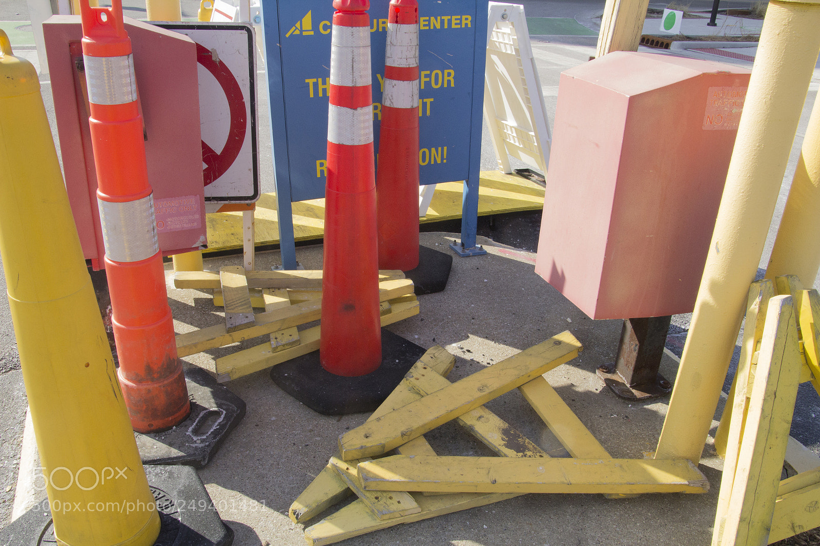 Canon EOS 1200D (EOS Rebel T5 / EOS Kiss X70 / EOS Hi) sample photo. Street closing implements. photography