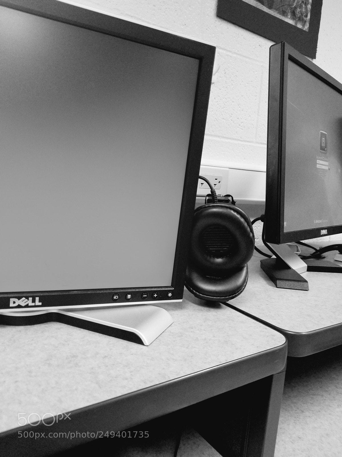 Samsung Galaxy S8 sample photo. Looks black and white photography