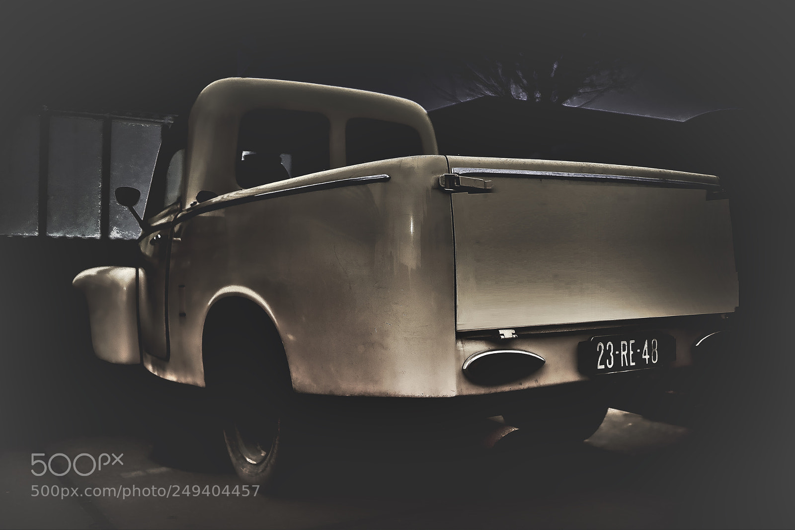Sony a7R III sample photo. Mat volvo pick-up classic photography
