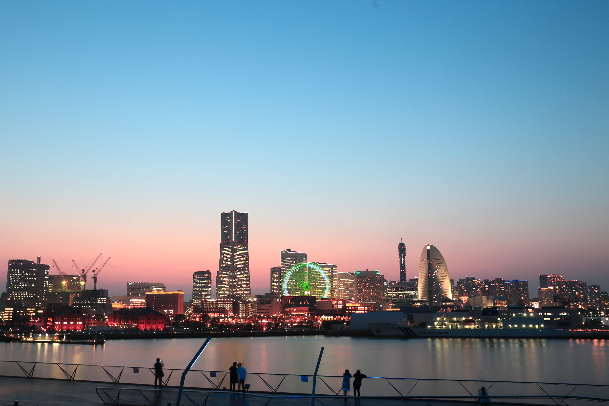 Canon EOS 6D + Canon EF 28mm F1.8 USM sample photo. Twilight, yokohama photography