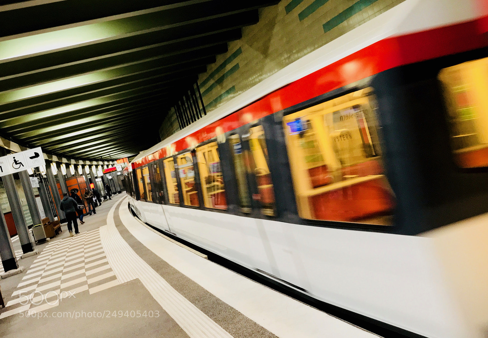 Apple iPhone 7 Plus sample photo. Hamburg metro photography