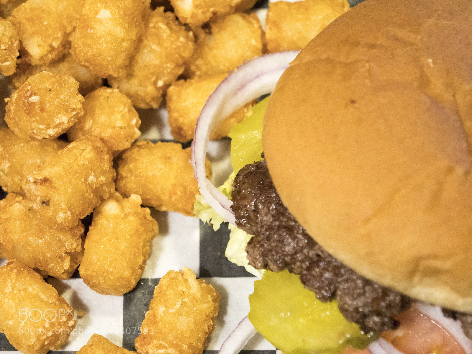 Panasonic Lumix DC-GH5 sample photo. Burger and tater tots photography