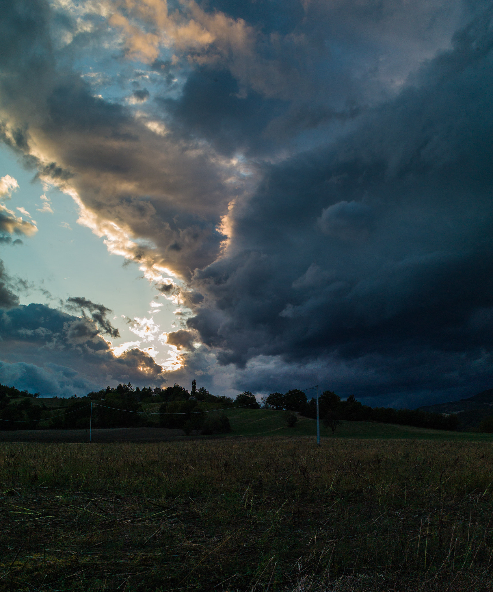 Leica M9 + Elmarit-M 28mm f/2.8 (III) sample photo. Waiting for the storm photography
