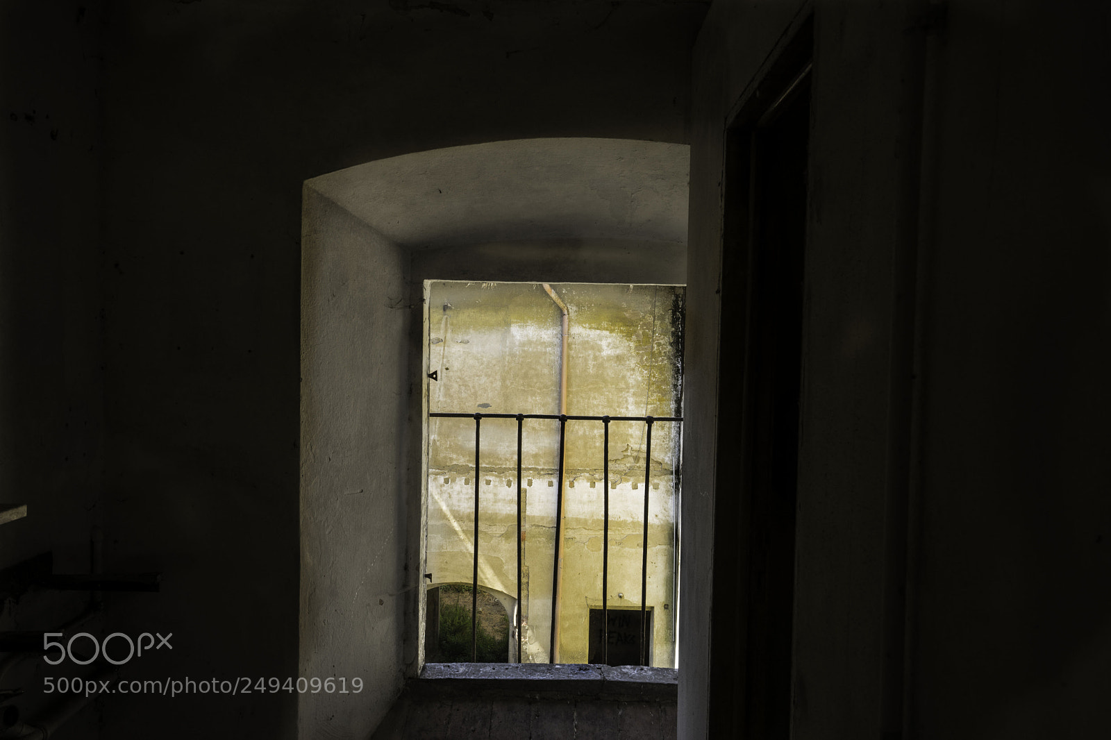 Sony a7 II sample photo. Cascine tavola finestra inferiata photography