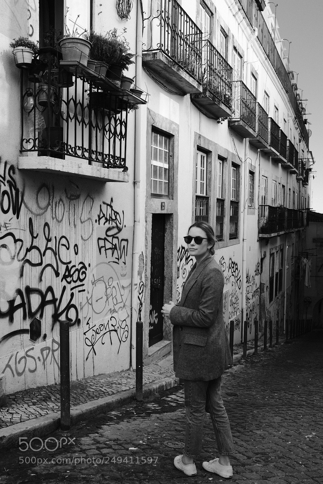 Fujifilm X100F sample photo. Lisboa street photography