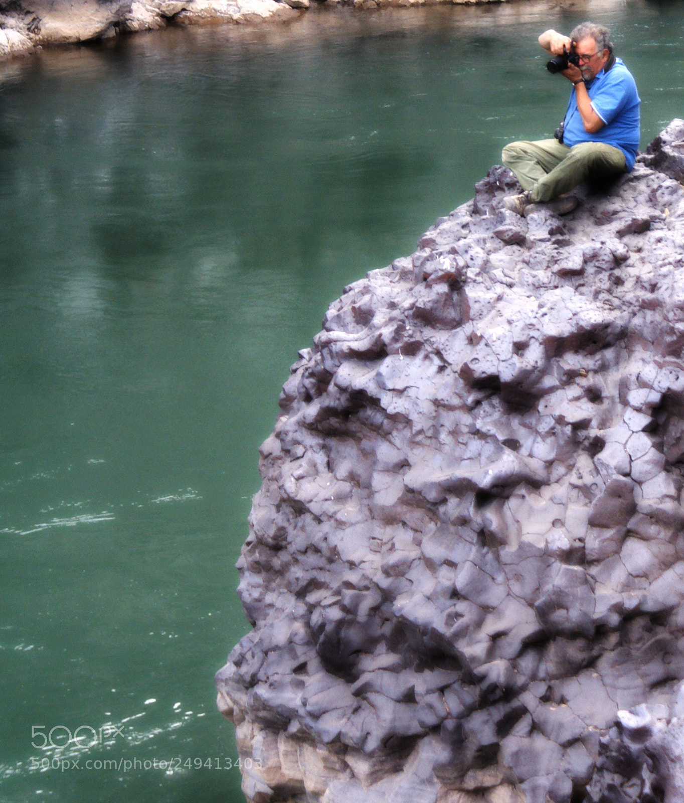 Sony Alpha DSLR-A100 sample photo. Volcanic river capture photography