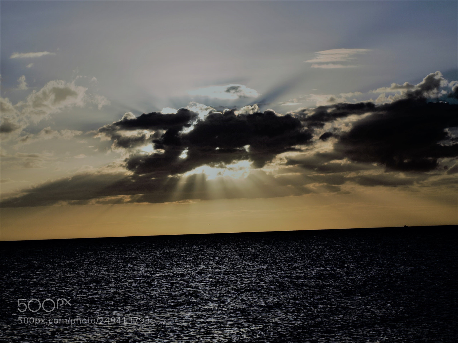 Olympus E-420 (EVOLT E-420) sample photo. Sunset behind clouds photography
