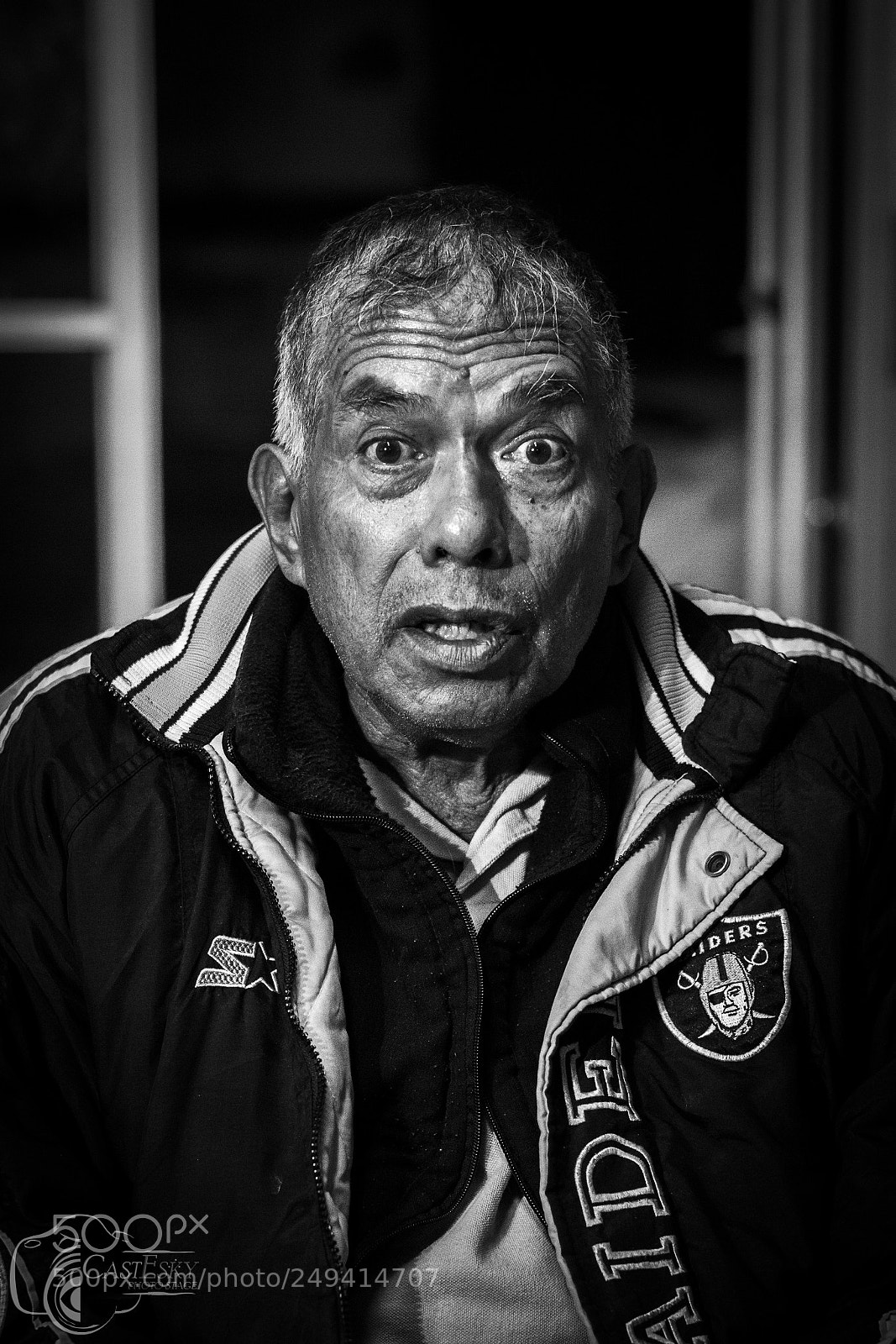 Nikon D7100 sample photo. An old man telling photography