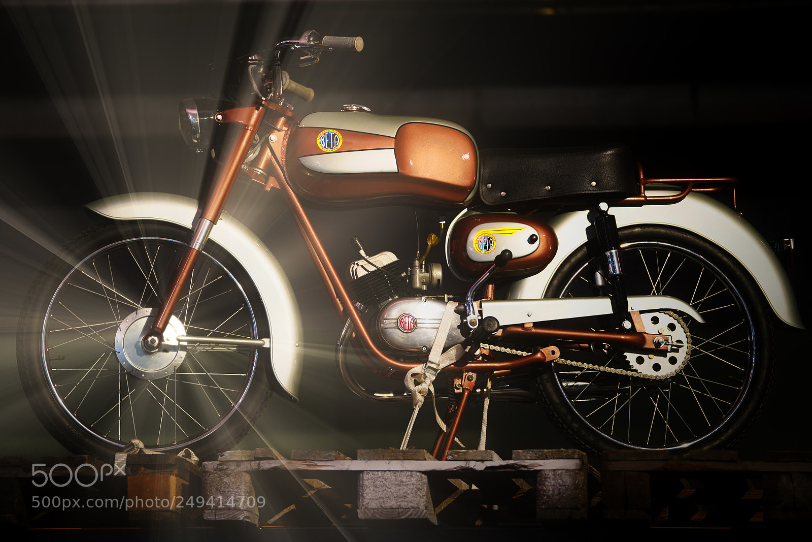 Sony a7R III sample photo. Brown 1 cilinders aero-restyle classic photography
