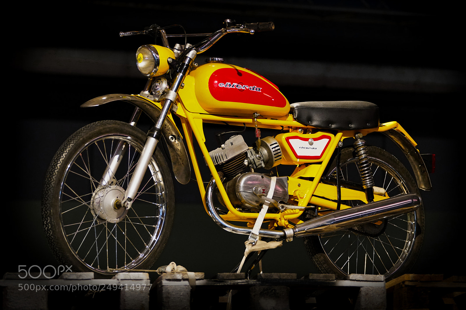Sony a7R III sample photo. Yellow 1 cilinders aero-restyle classic photography