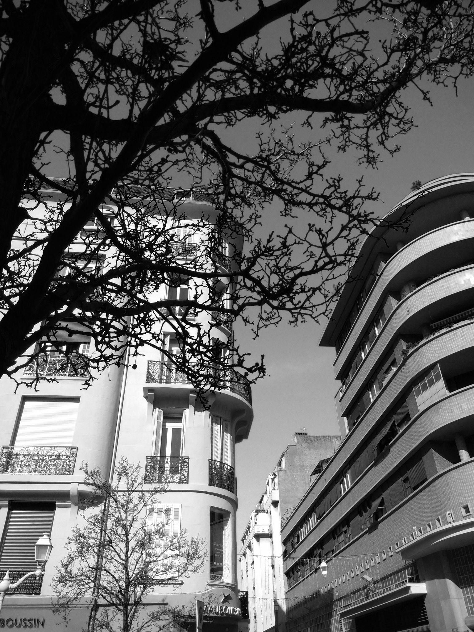 ASUS ZenFone 3 Max (ZC553KL) sample photo. Black and white street photography