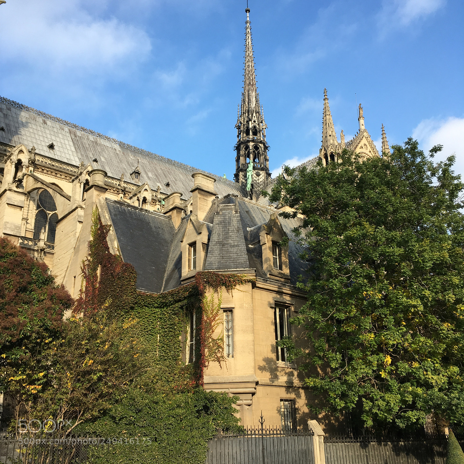 Apple iPhone SE sample photo. Norte dame de paris photography