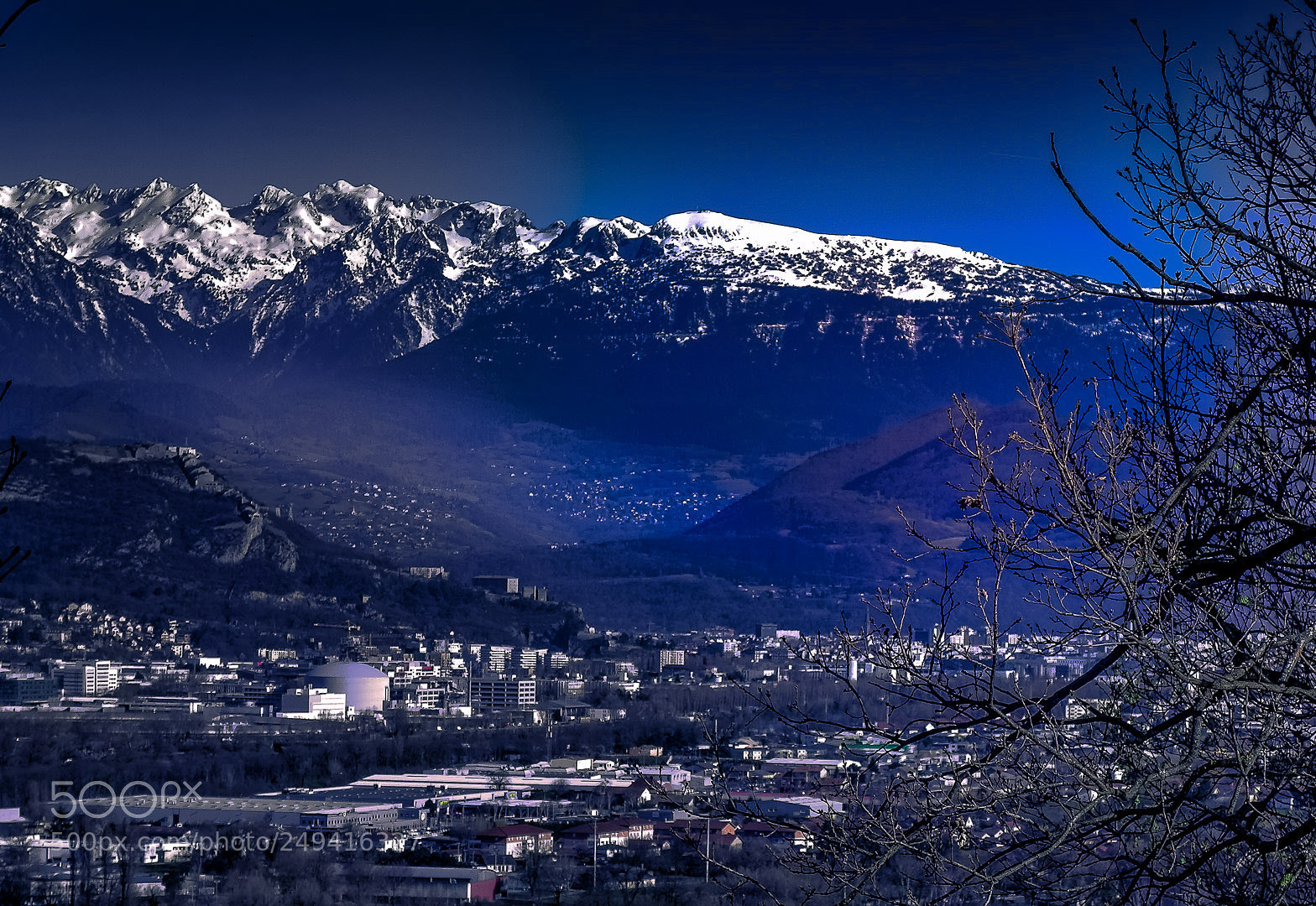 Sony Cyber-shot DSC-RX100 II sample photo. Snow and the city photography