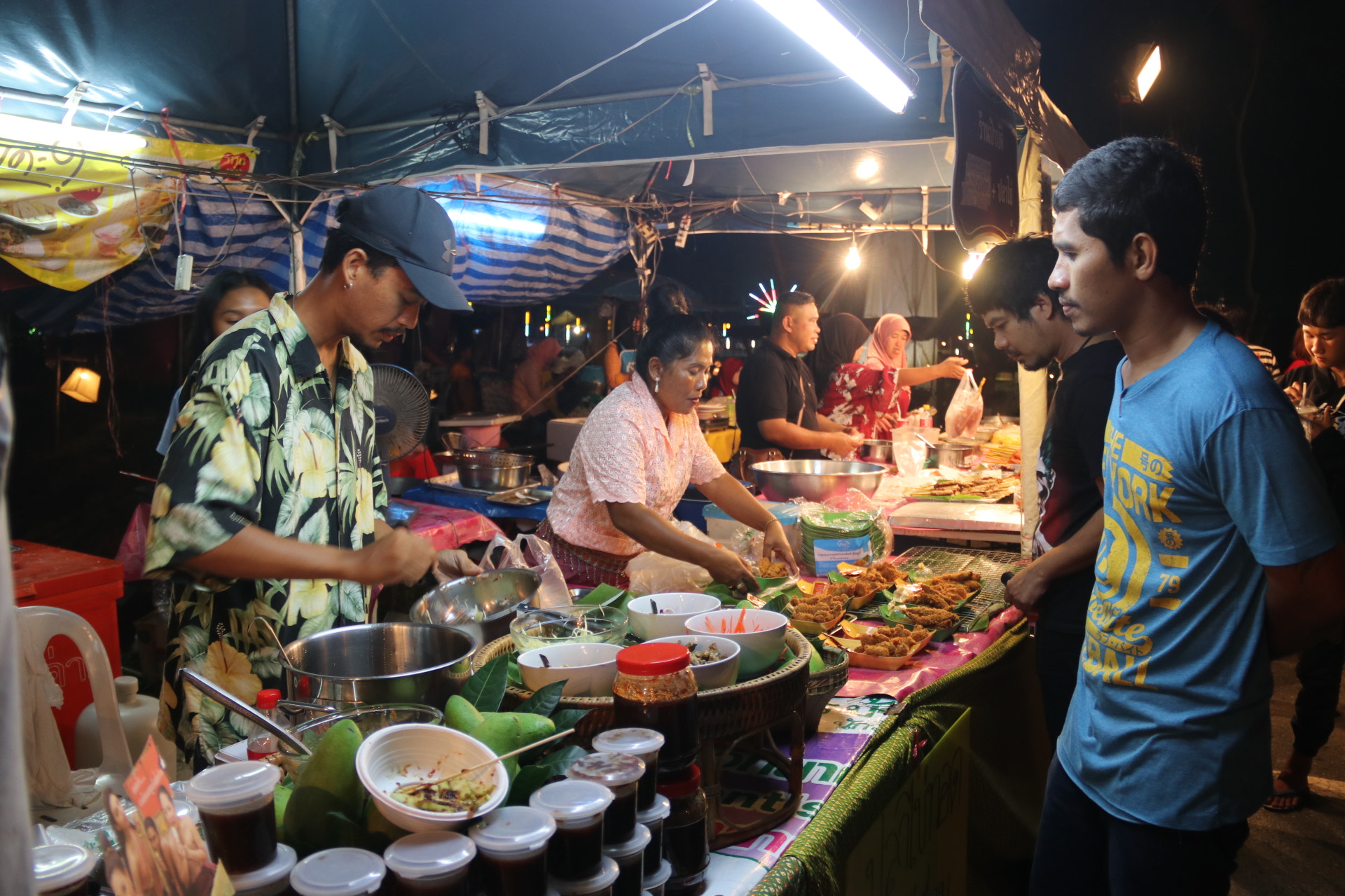 Canon EF-S 18-135mm F3.5-5.6 IS sample photo. Food festival photography