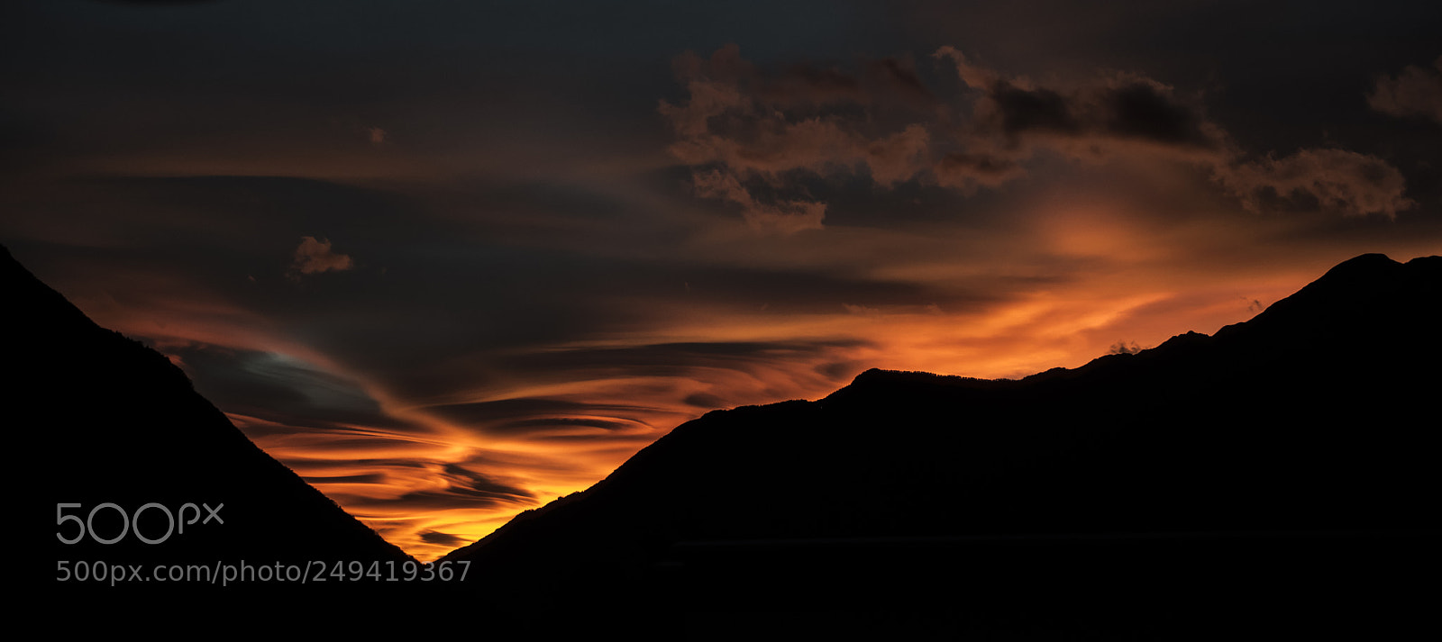 Nikon D810 sample photo. Red cloudy sky photography