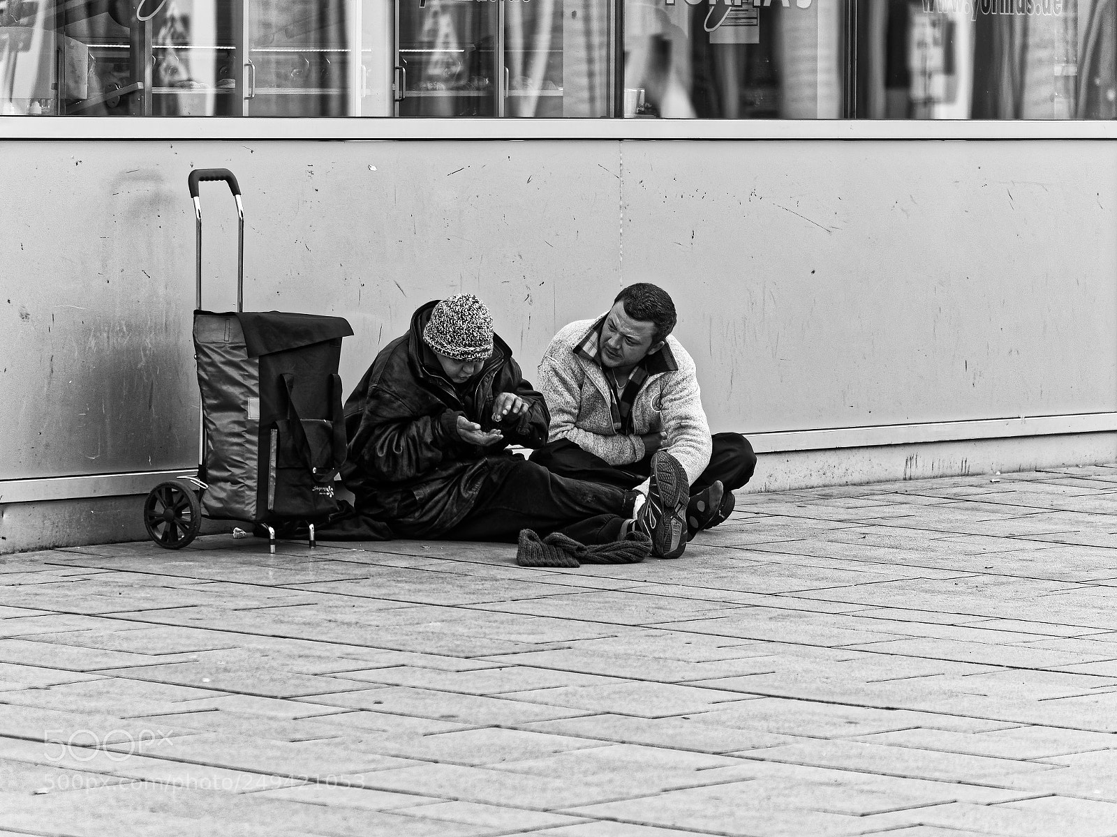 Panasonic Lumix DMC-GX8 sample photo. Counting the last money photography