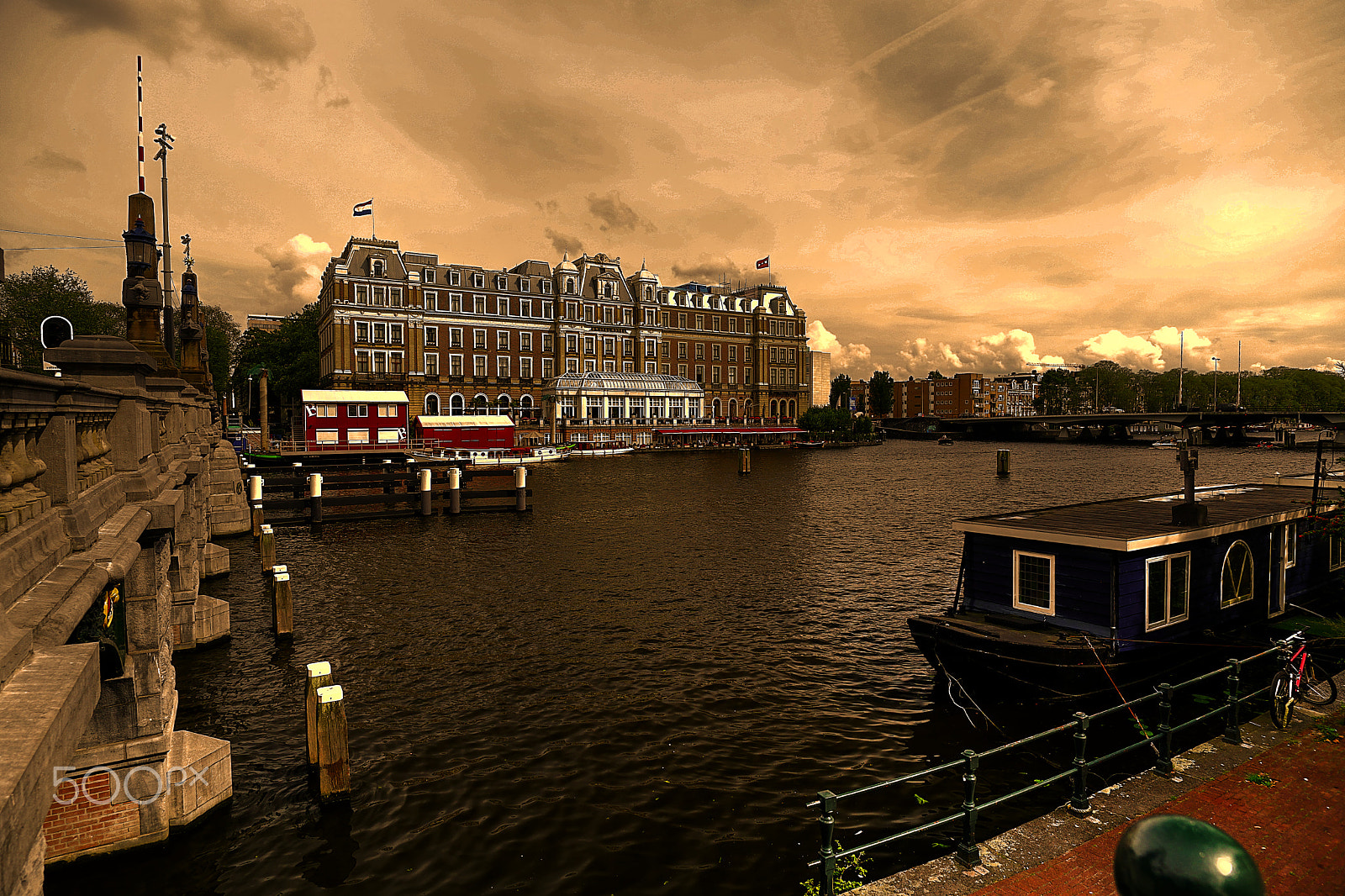 ZEISS Touit 12mm F2.8 sample photo. Canels : amsterdam day photography