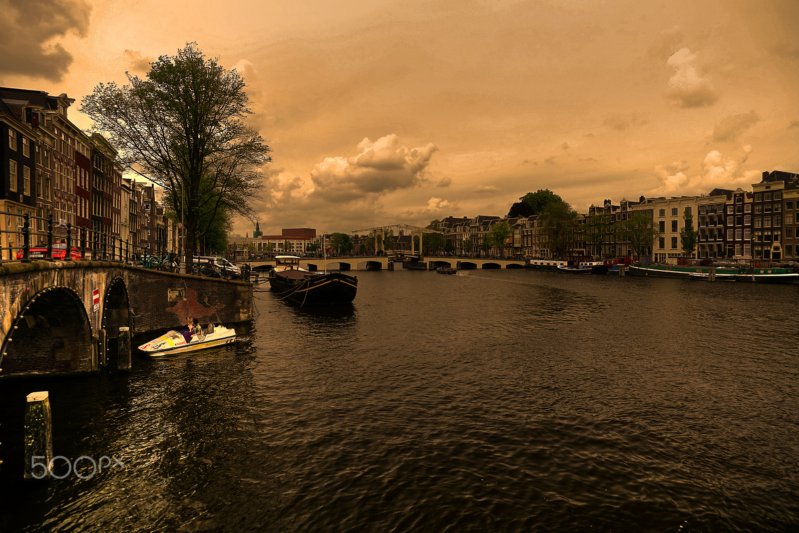 ZEISS Touit 12mm F2.8 sample photo. Canels : amsterdam day photography
