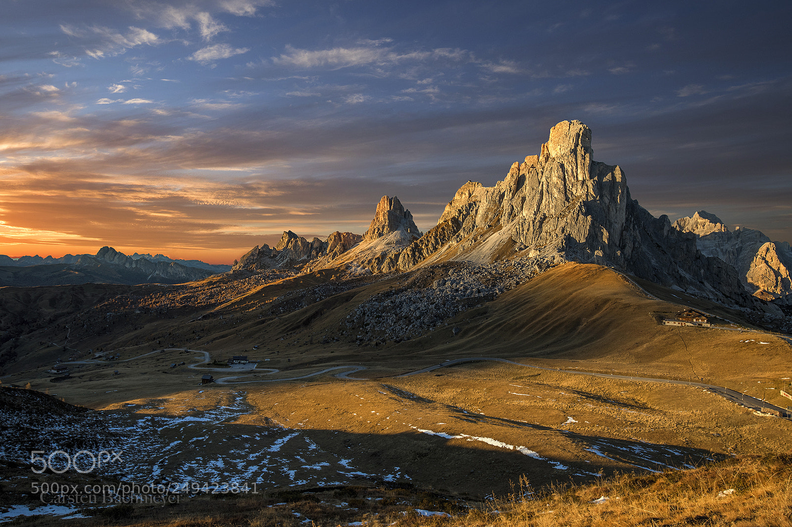 Canon EOS 5D Mark IV sample photo. Illiminated peaks in dreamland photography