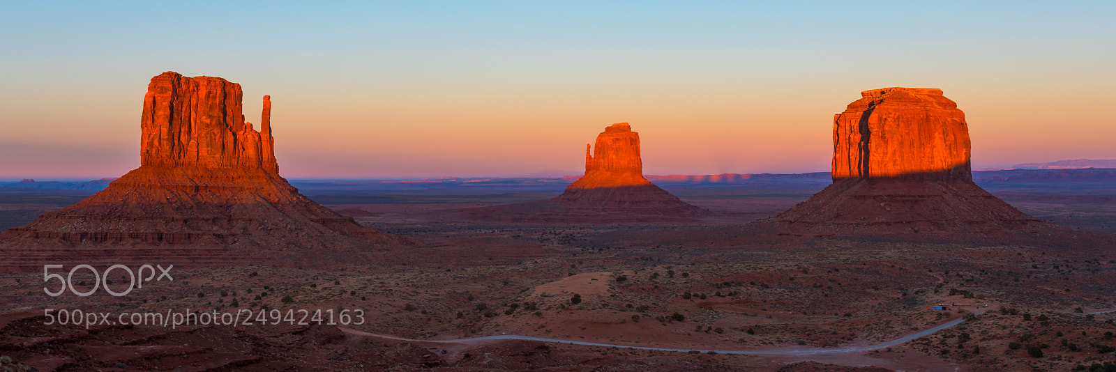 Canon EOS 5D Mark IV sample photo. Monument valley light and photography