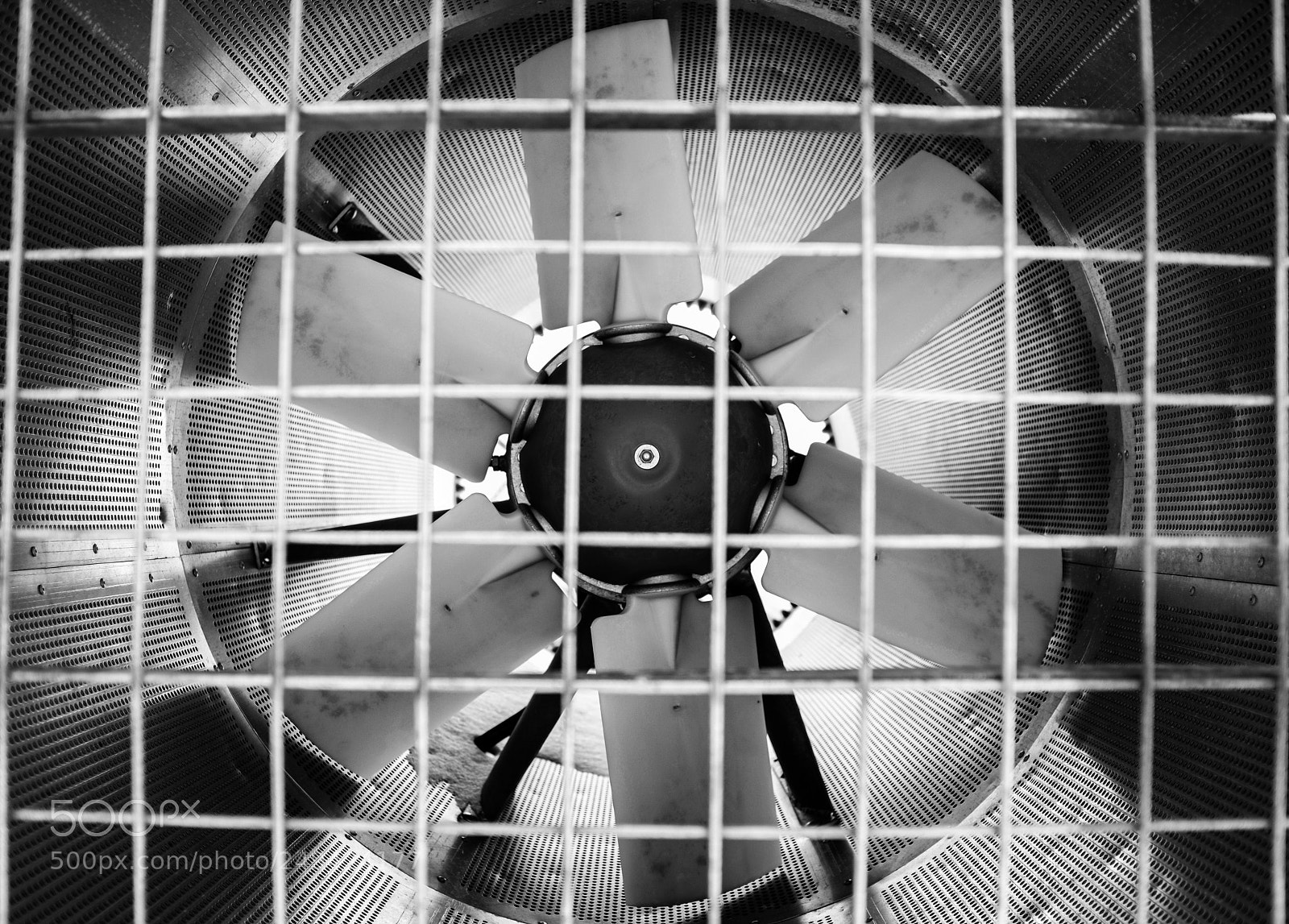 Fujifilm X100F sample photo. Snow-engine photography