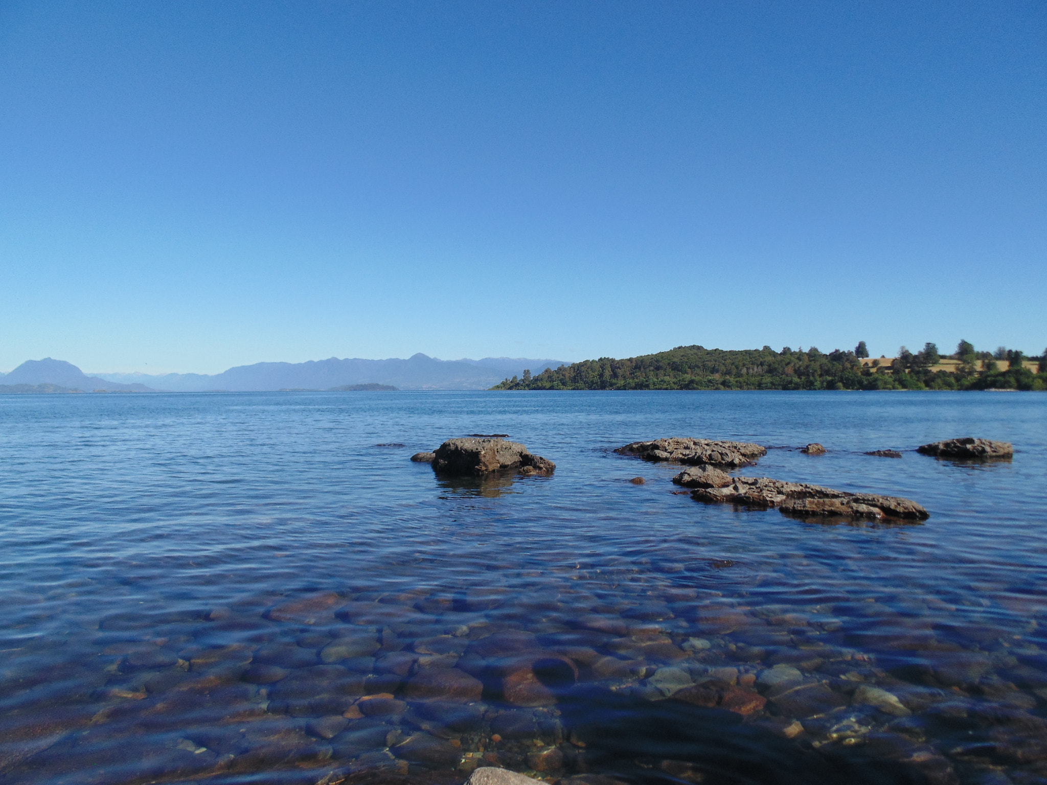 Sony Cyber-shot DSC-H200 sample photo. The lake photography