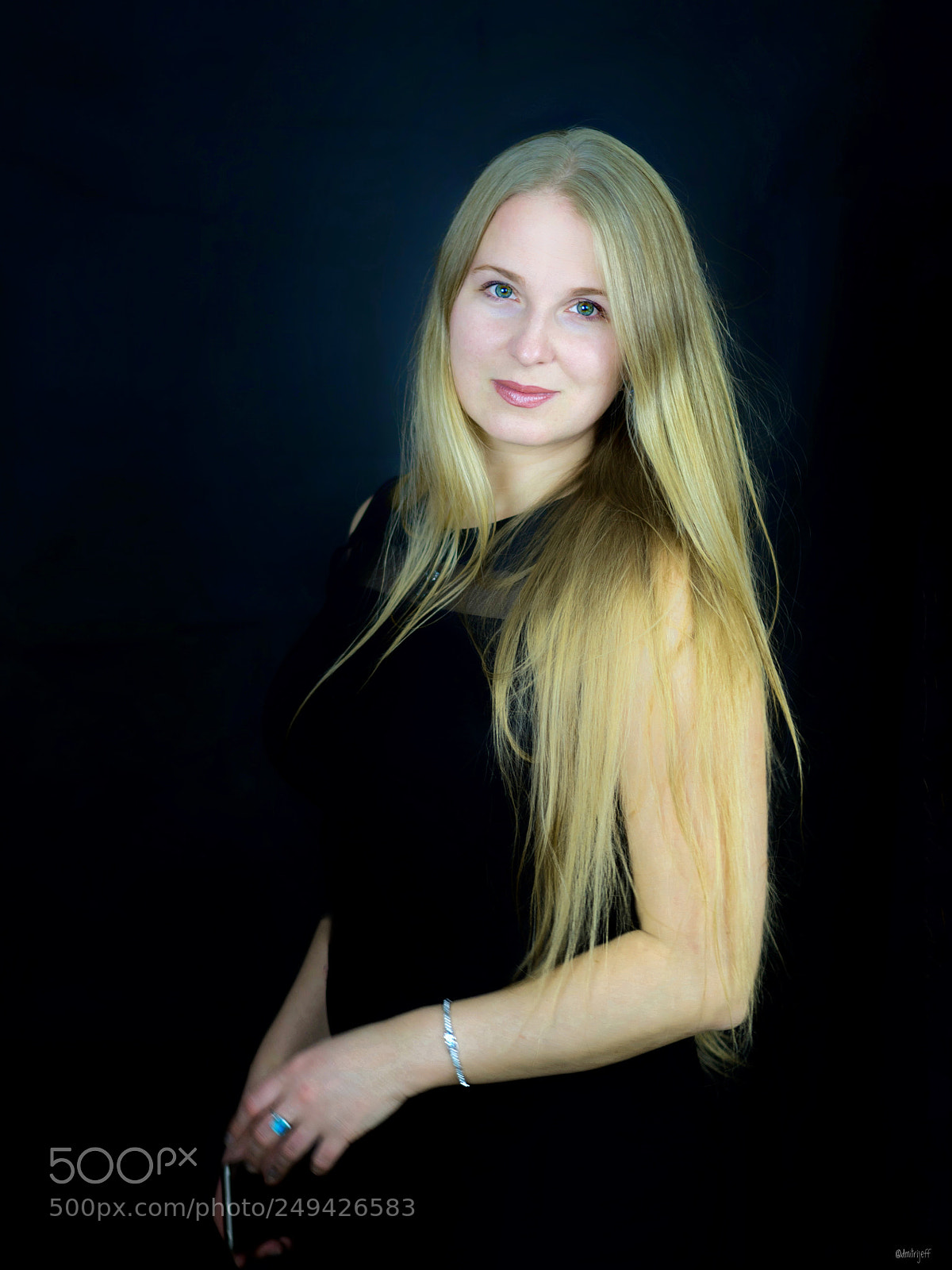 Olympus OM-D E-M10 II sample photo. Helga photography