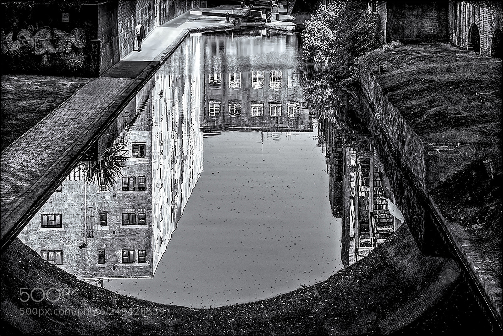 Nikon D610 sample photo. Through the tunnel photography