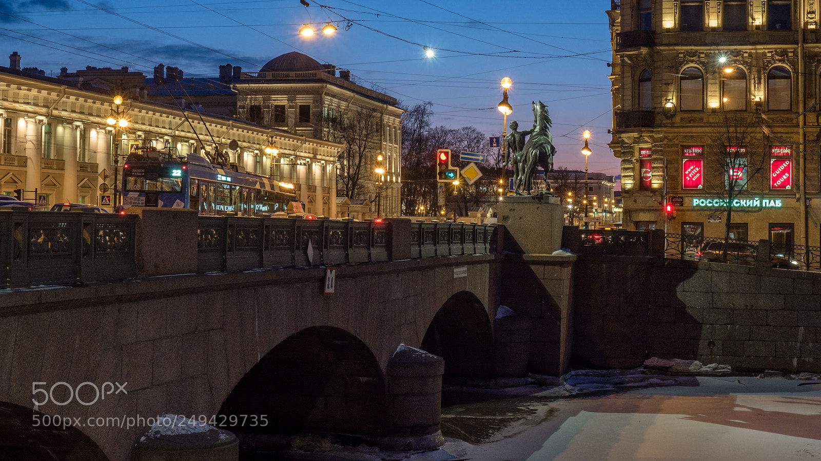 Olympus OM-D E-M5 II sample photo. The anichkov bridge photography