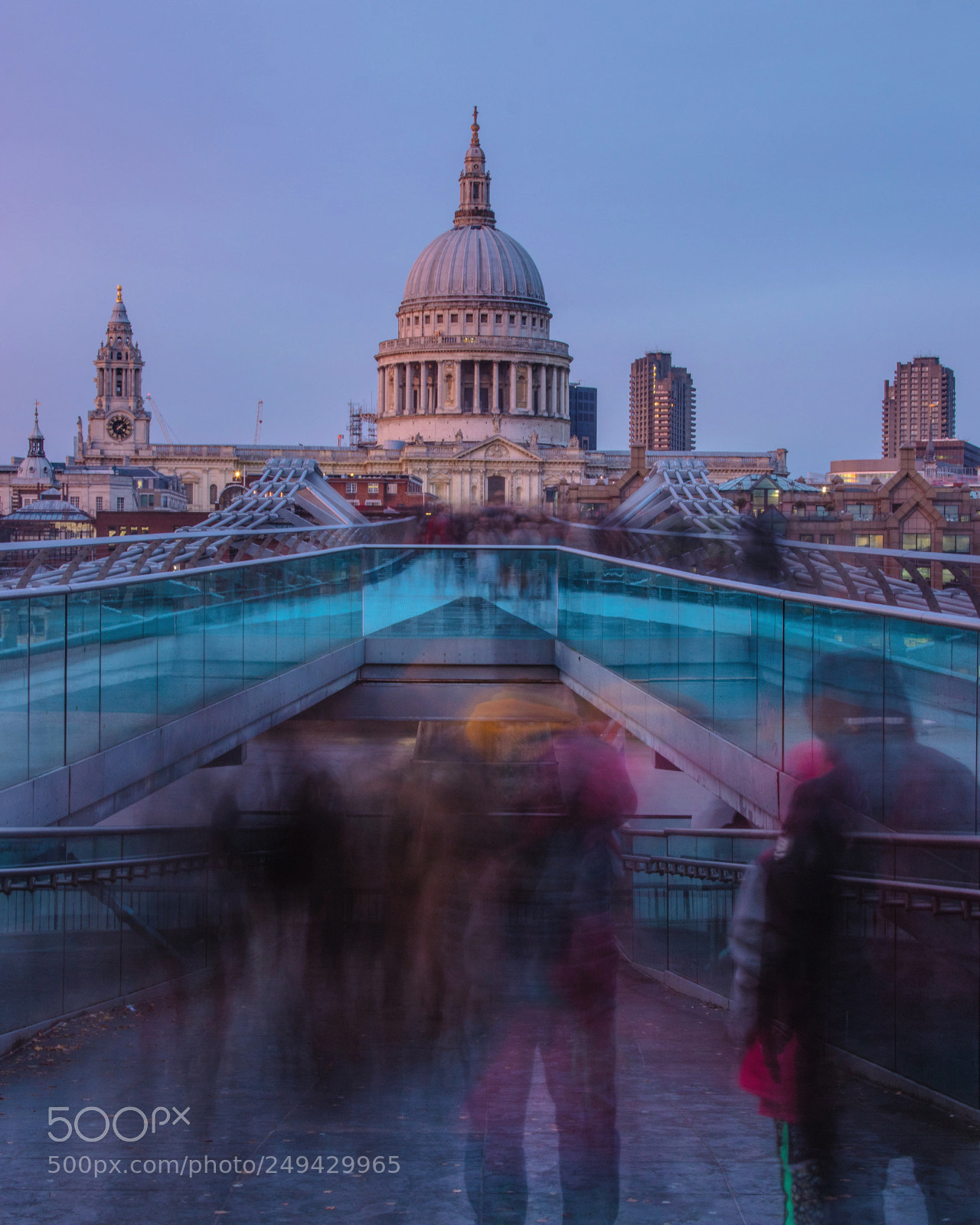 Canon EOS 77D (EOS 9000D / EOS 770D) sample photo. Millenium bridge photography