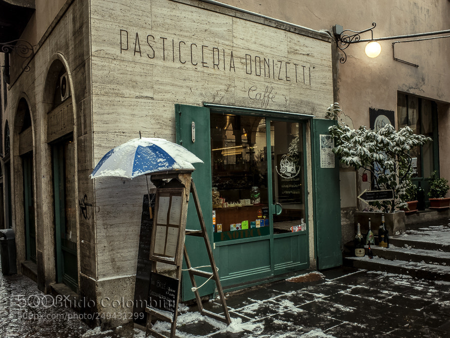 Ricoh GR II sample photo. Umbrella photography