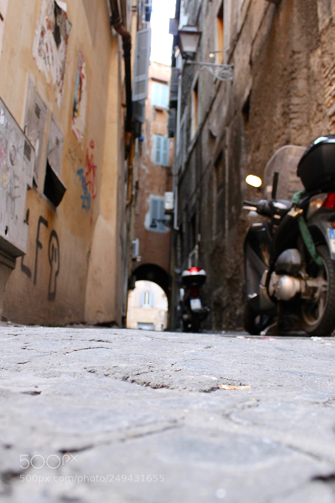 Canon EOS 1100D (EOS Rebel T3 / EOS Kiss X50) sample photo. Roma street photography