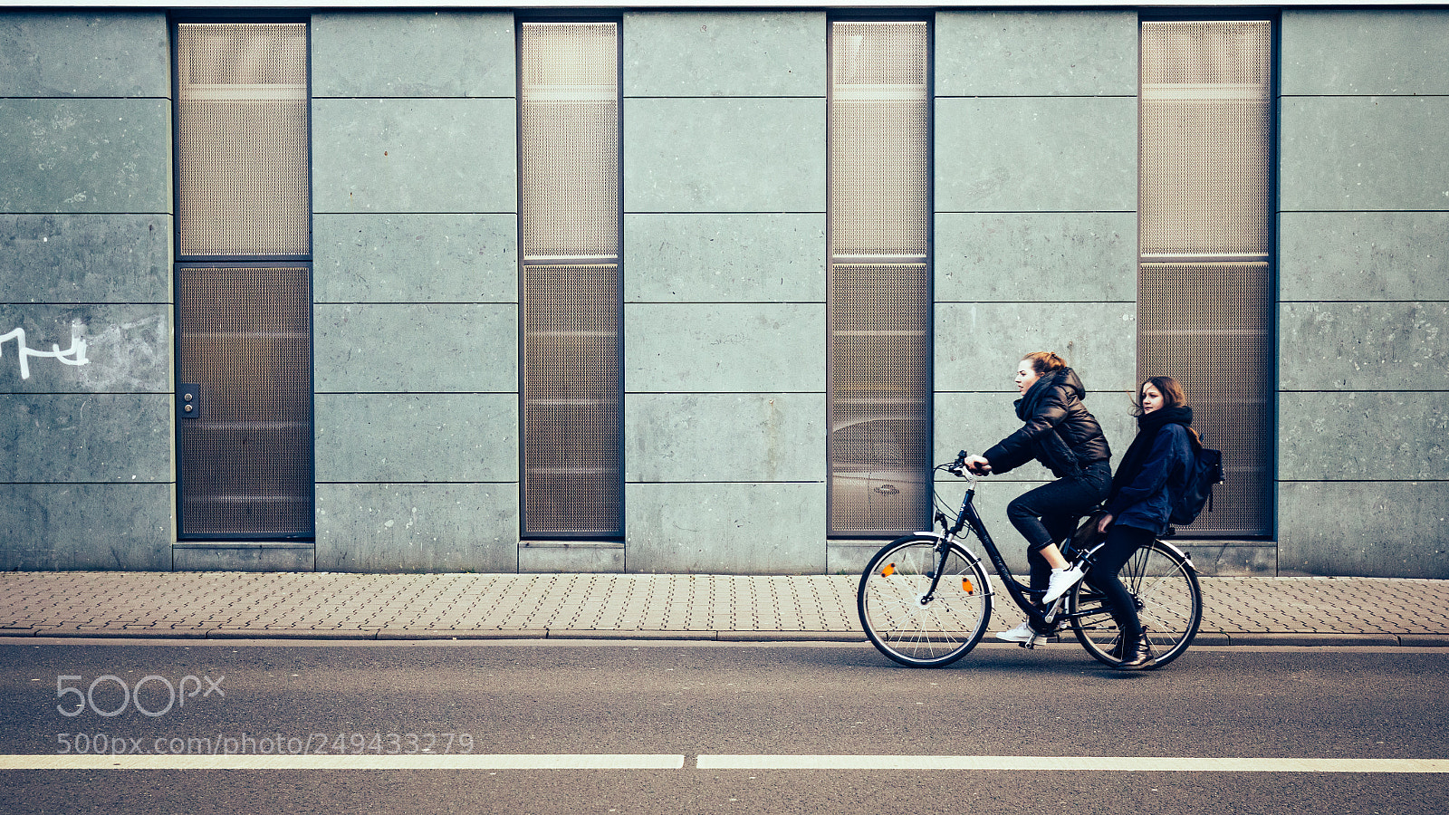 Canon EOS 5D Mark IV sample photo. Hitchin' a ride photography
