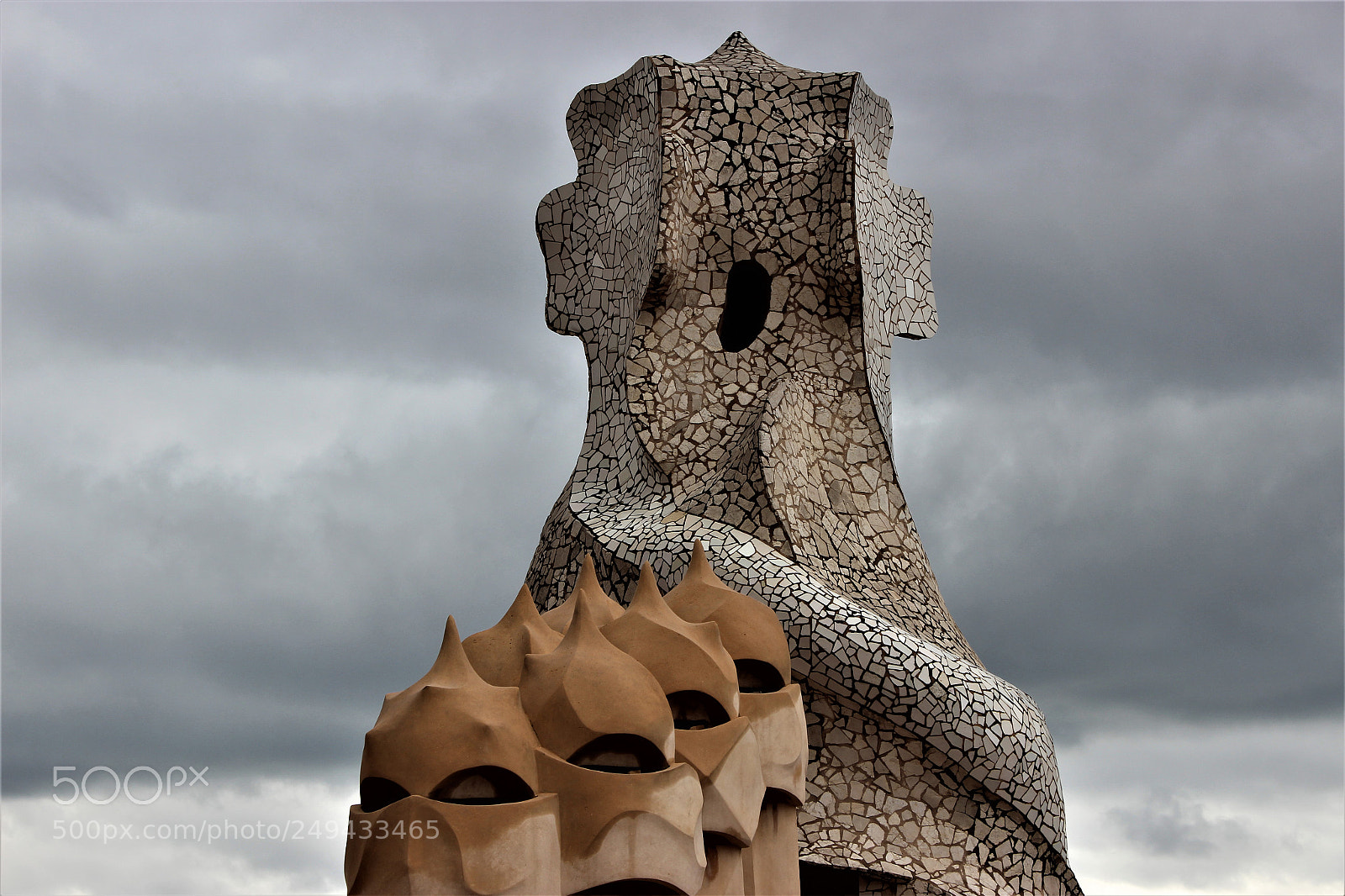 Canon EOS 600D (Rebel EOS T3i / EOS Kiss X5) sample photo. La pedrera-gaudí photography