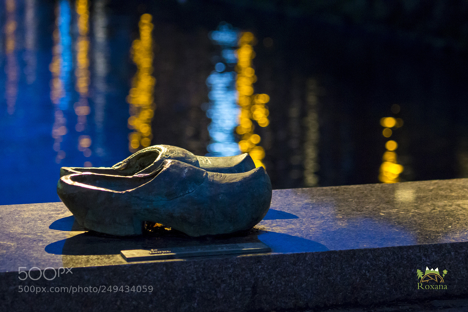 Canon EOS 70D sample photo. Night shoes photography