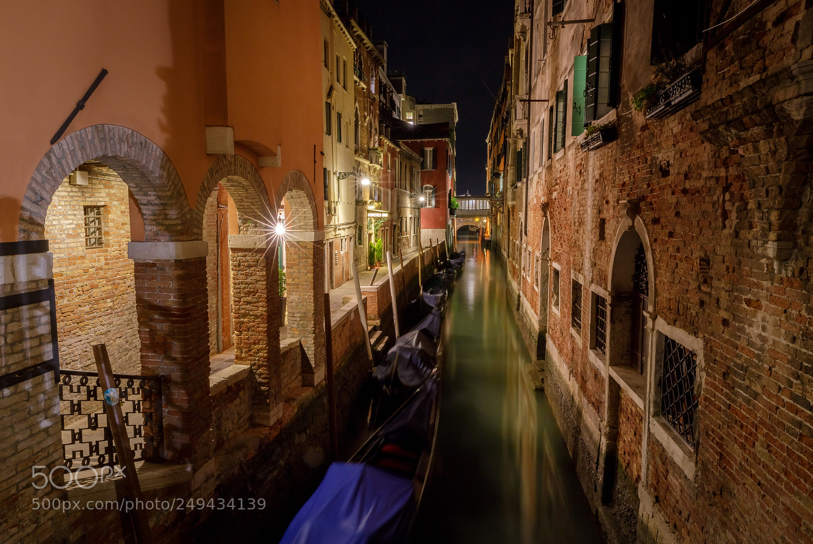 Canon EOS 6D Mark II sample photo. Darkness in venice photography