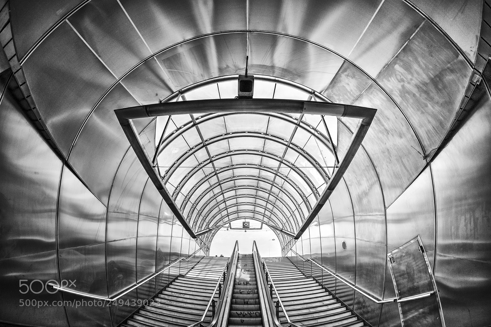 Fujifilm X-T1 sample photo. Hradčanská station photography