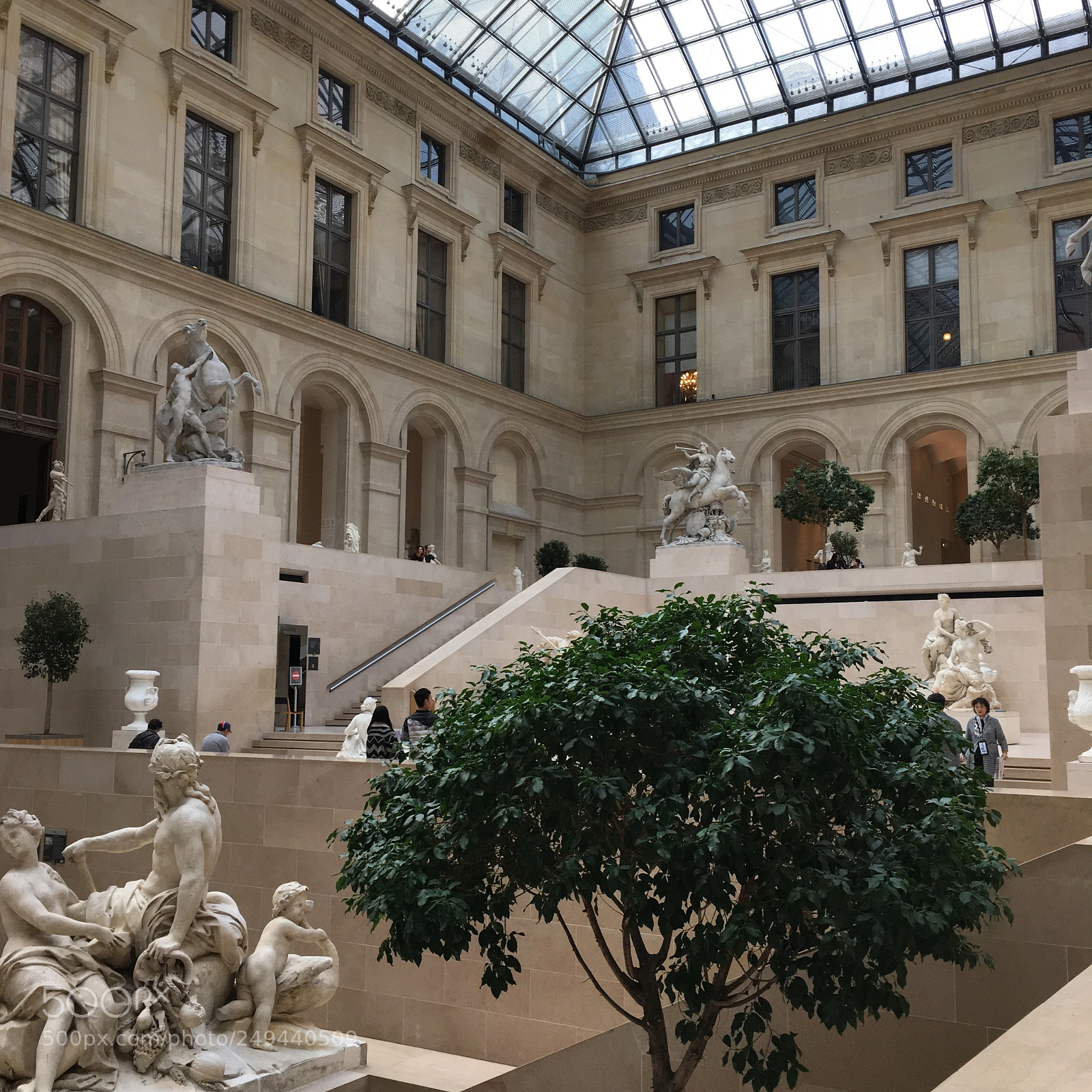 Apple iPhone SE sample photo. Louvre #2 photography