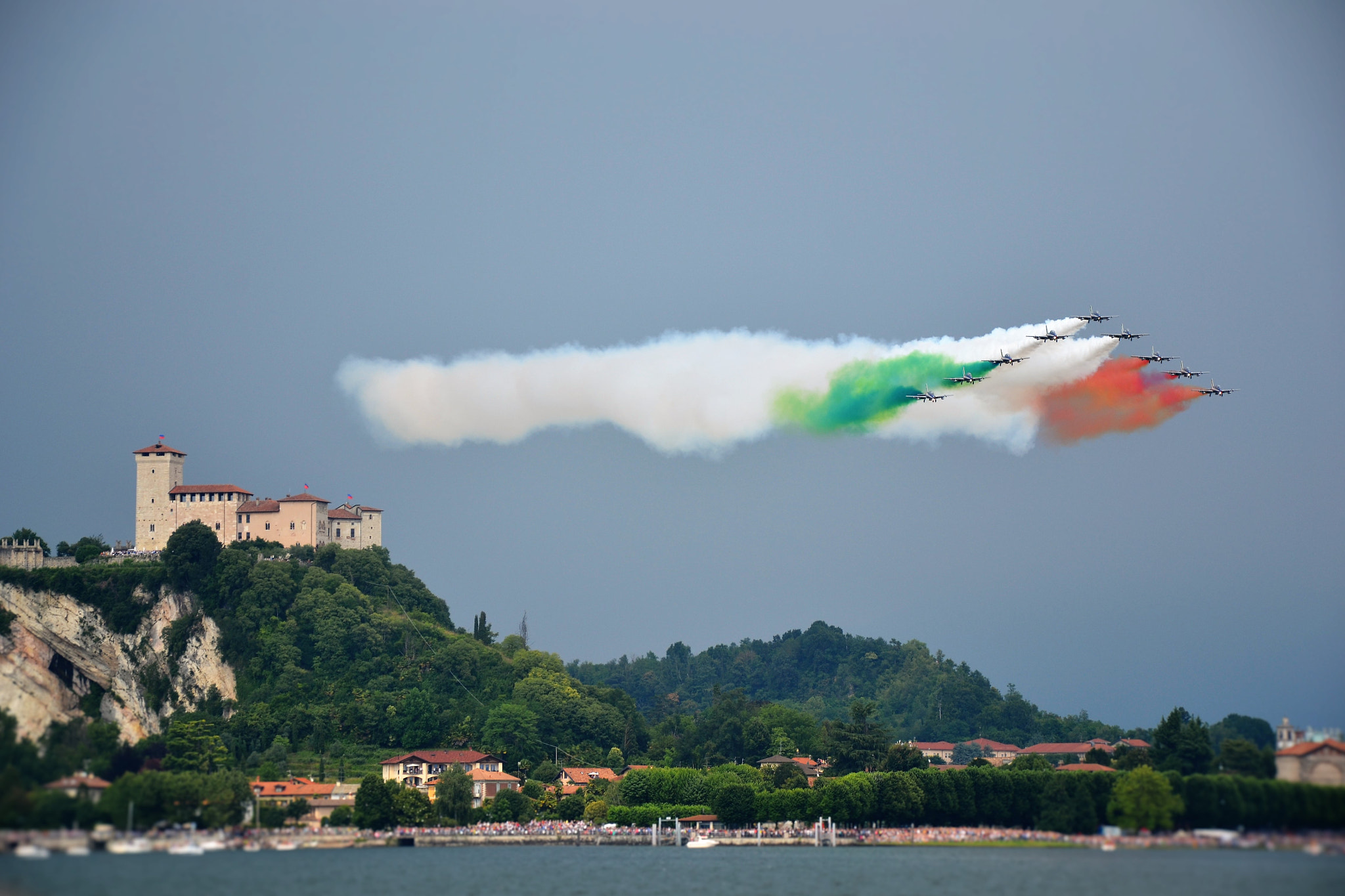 Nikon D3100 sample photo. Frecce tricolori sul lago maggiore photography