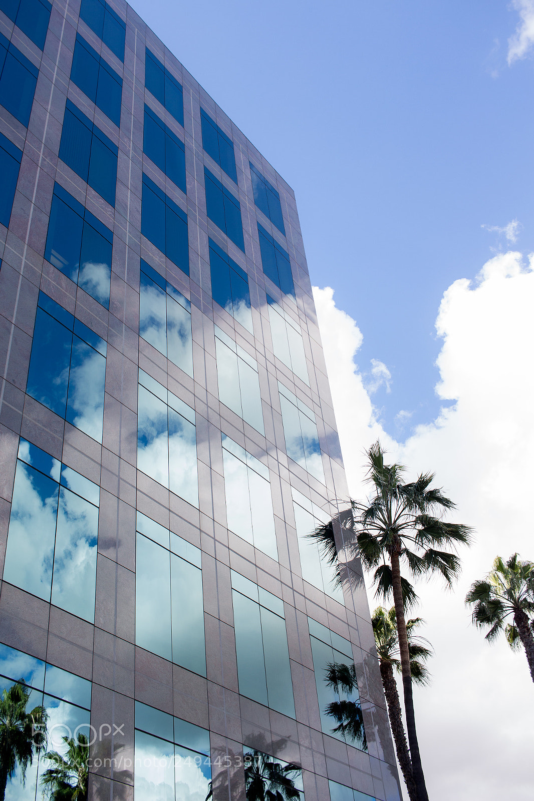 Canon EOS 700D (EOS Rebel T5i / EOS Kiss X7i) sample photo. Cloudy_building photography