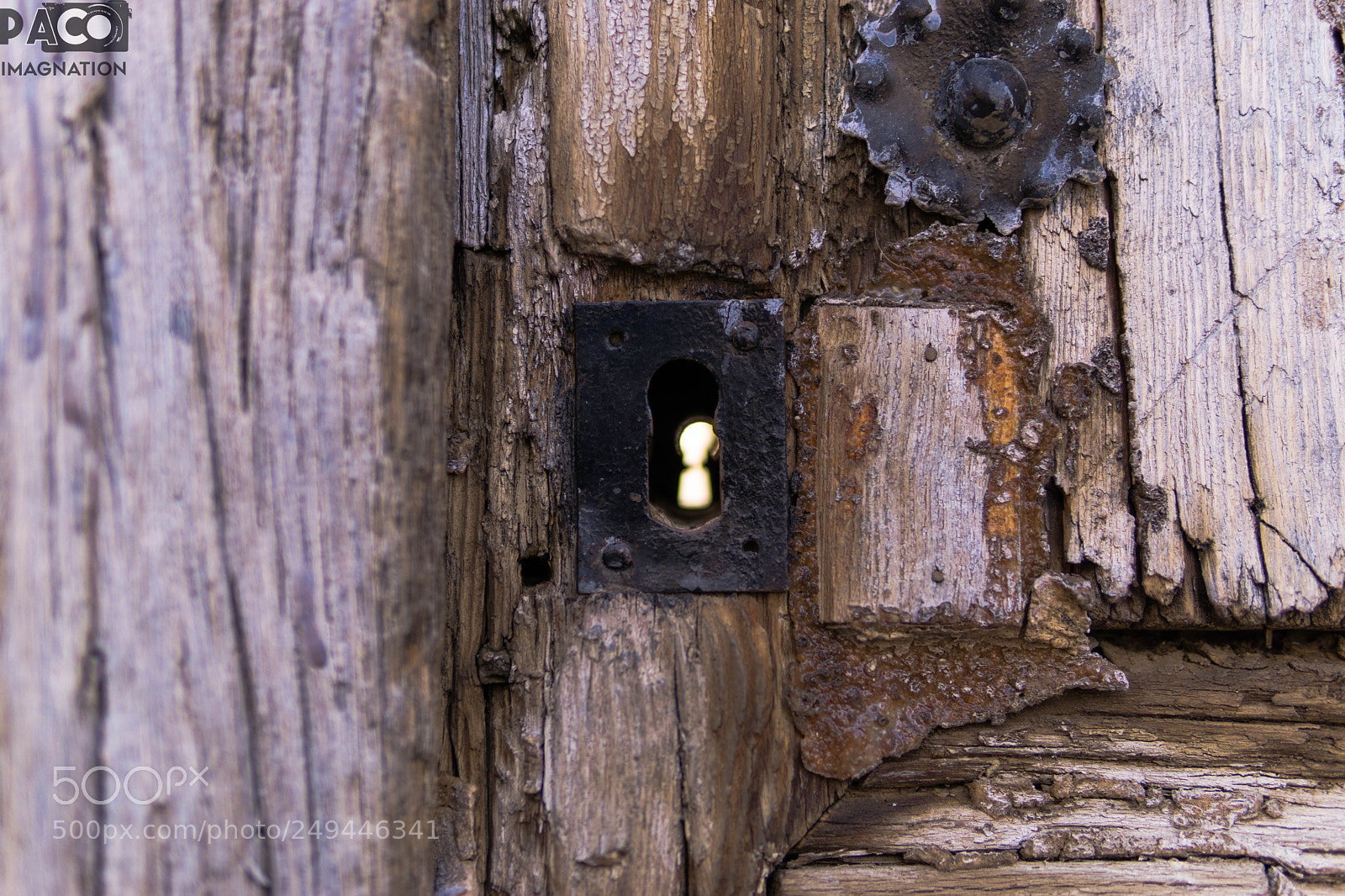 Sony a6000 sample photo. Ye olde keyhole photography